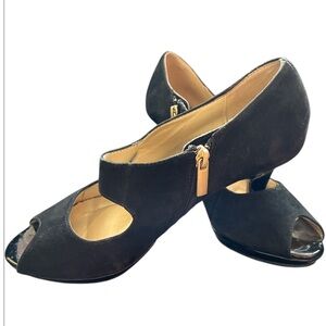 Bandolino black velvet open toe heeled size 8.5 shoes special Occassion